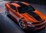 2022年雪佛兰Camaro在生动的橙色金属色中看起来很完美
