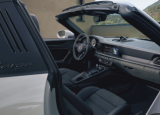 2022保时捷911系列扩大了新款GTS双门轿跑车敞篷车和Targa车型
